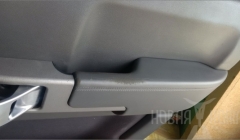 Перетяжка дверных подлокотников в автостудии New-Leather